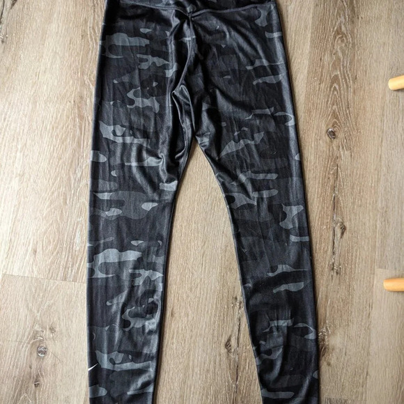 Nike Dry Fit Black Camo Leggings Women's Size Medium Active Gym - Picture 5 of 9
